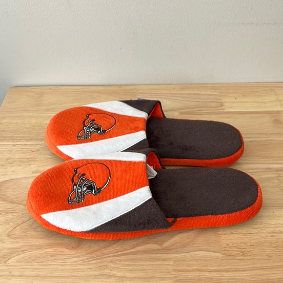 NFL | Cleveland Browns Slippers - Picture 2 of 3